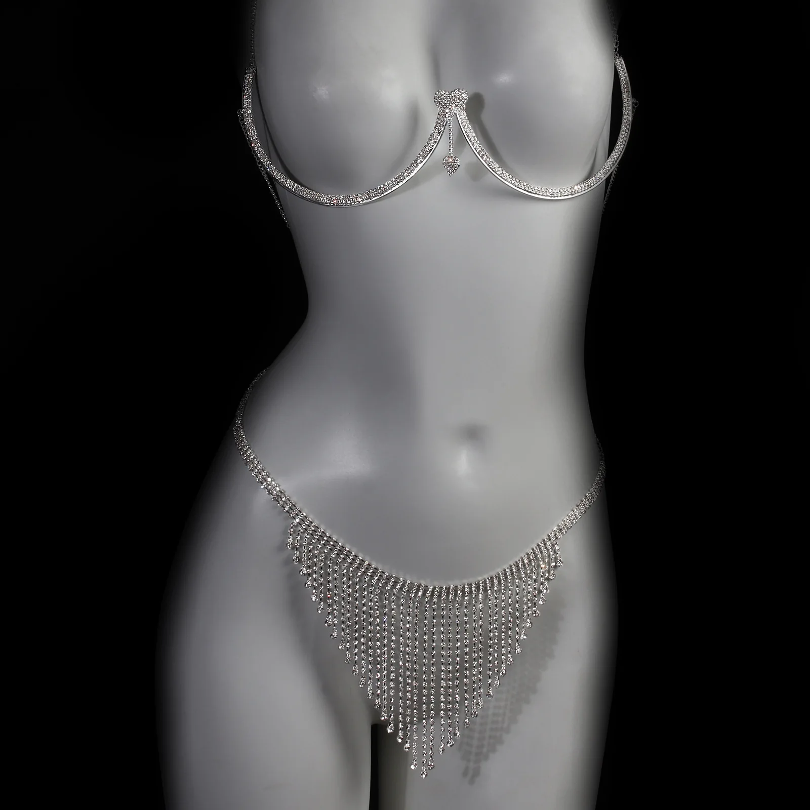 Luxurious Sequin Bra and Panties Chain Jewelry Set Sexy Nightclub Heart Pendant Body Chain Set for Women Girl Sexy Body Chain