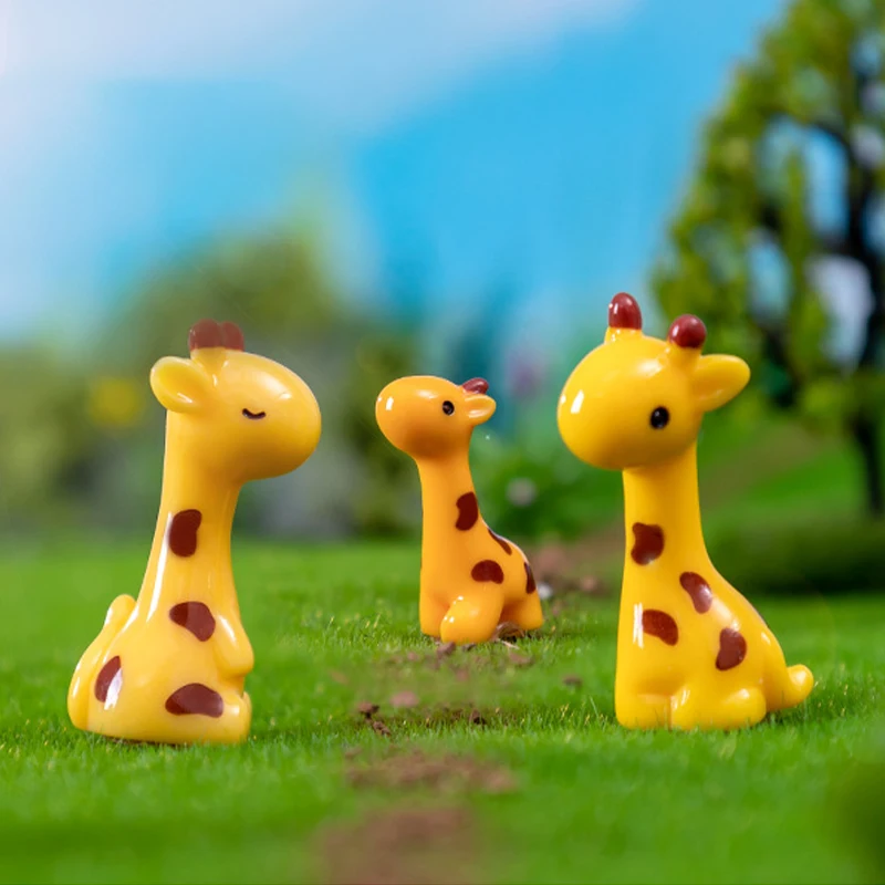 Miniature Giraffe Rabbit Model Mini Bunny Figurine Desktop Garden Landscape Ornament Resin Animal Craft Toys Home Office Decor