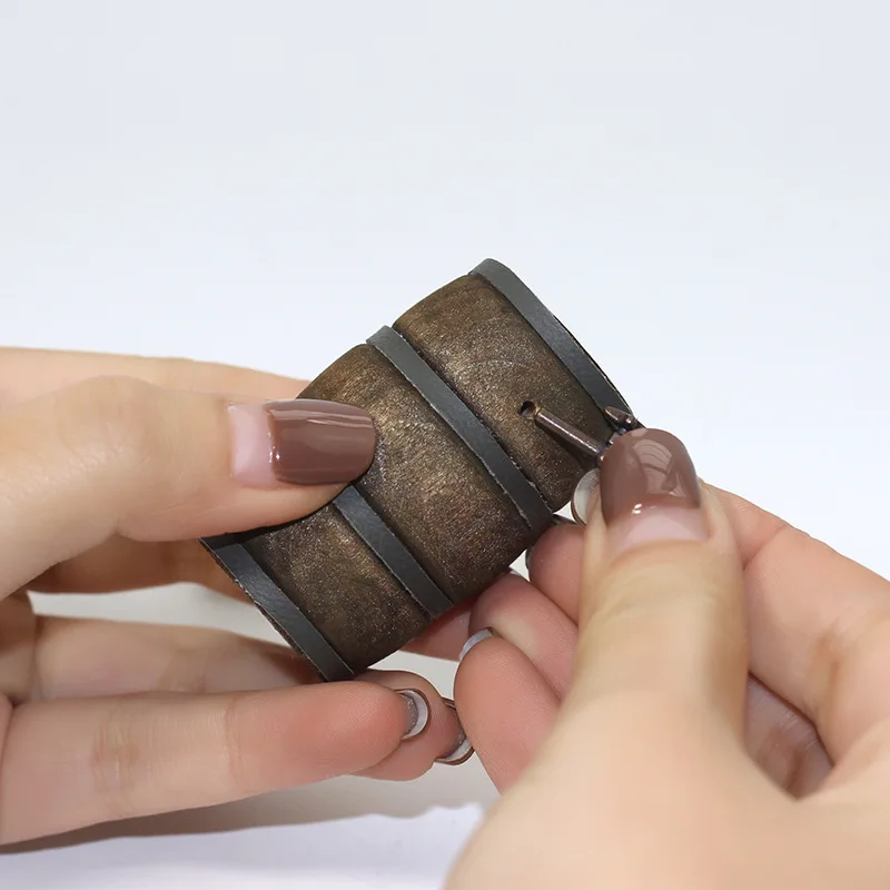 1:12 casa de muñecas escena de bodega simulación Retro Mini barril de vino grifo copa de vino casa de muñecas ornamento accesorios juguetes hechos a mano