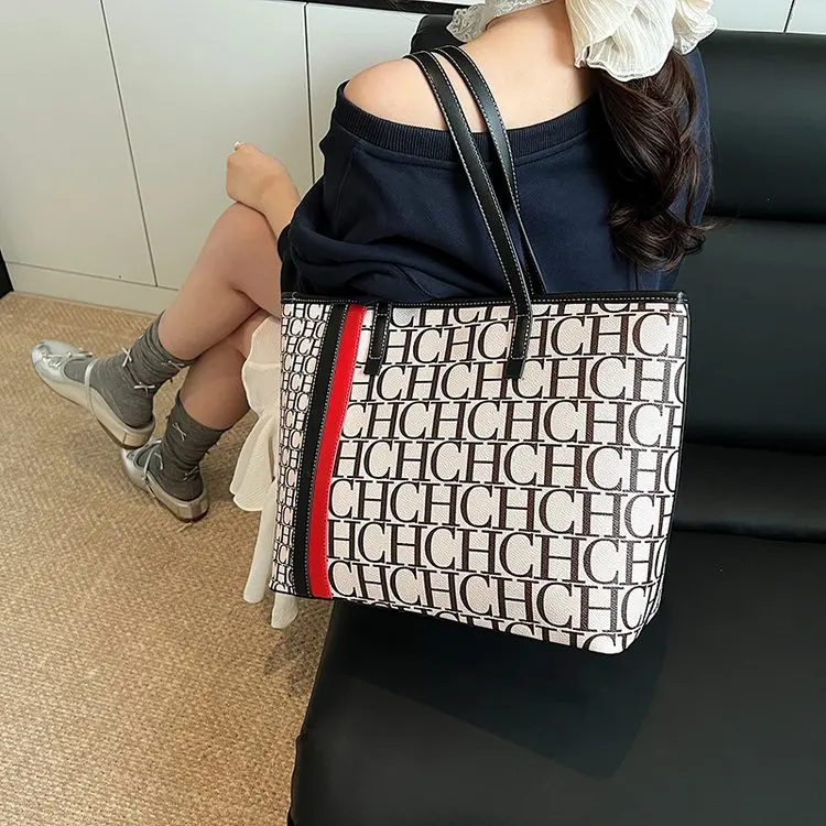 

Легкая роскошная женская сумка 2025 года, новая высококачественная сумка-клатч контрастного цвета, дизайнерская модная сумка-тоут