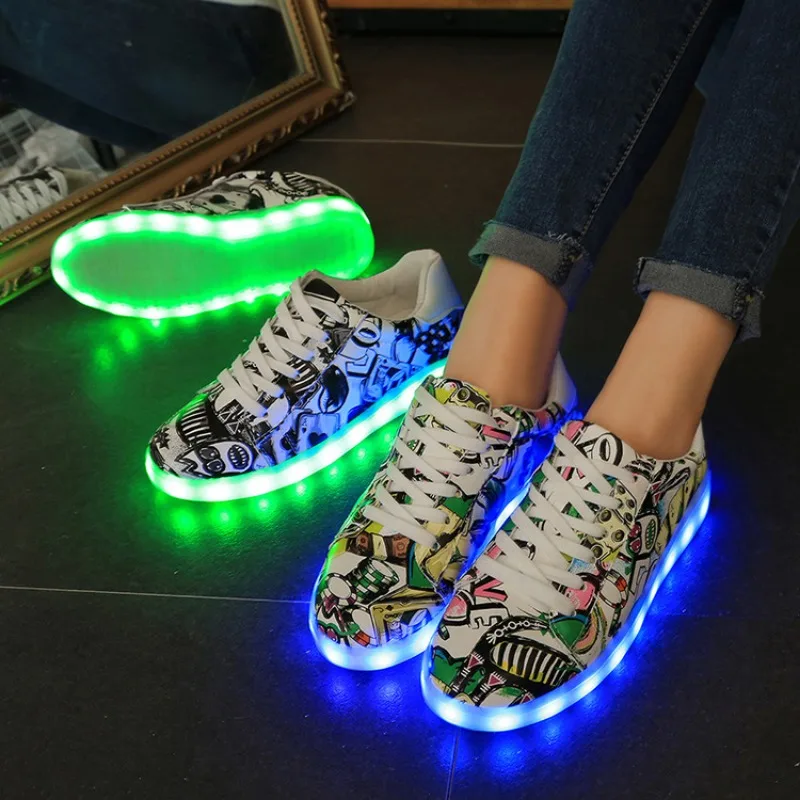 Zapatillas USB Charging Couple Shoes Autumn Men Colorful Glow Shoes LED Lights Women Board Shoes Fashion Sports Shoes Women Shoe