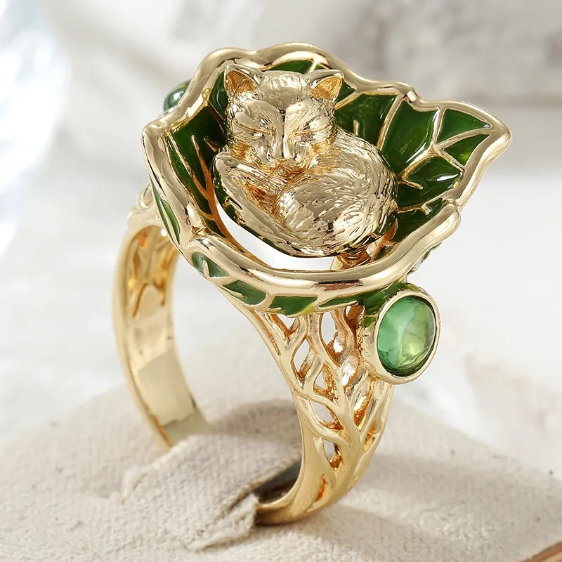 Vintage-Ring mit eingelegtem grünem Stein und Blattmotiv für Damen, trendige Goldfarbe, handgeschnitzt, für den täglichen Gebrauch, Party-Schmuck, Jahrestagsgeschenk