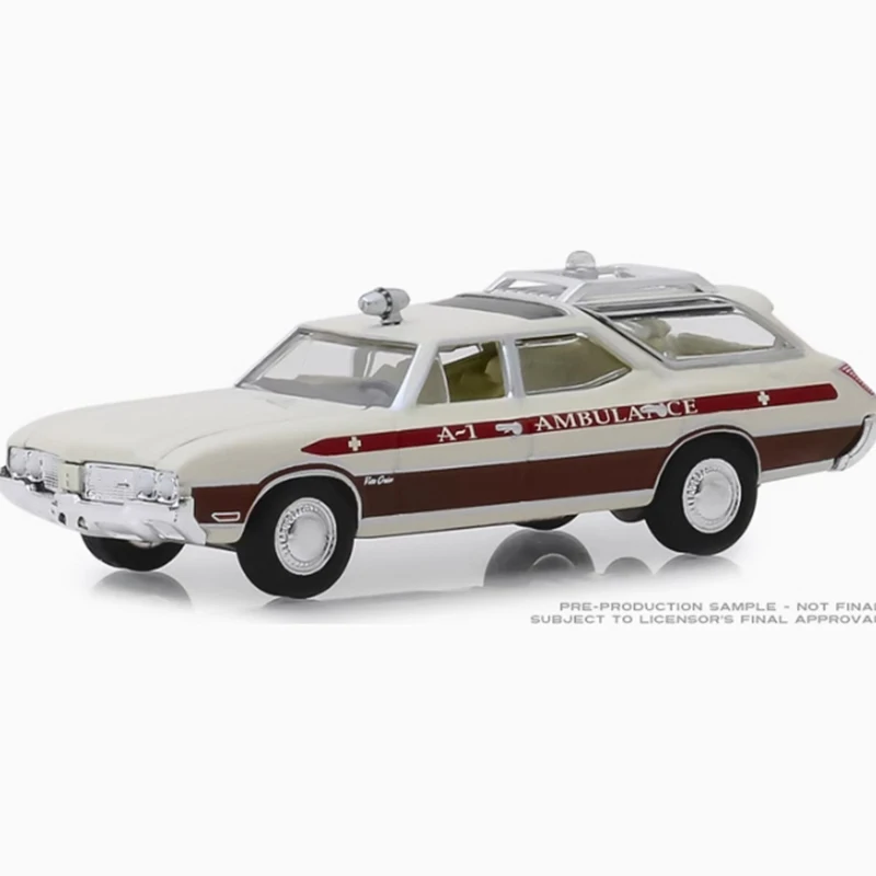 GreenLight Alloy 1:64 1983 GMC Suburban/1991 Suburban Ambulance Car Model Collection Display Ornament Toy Gift