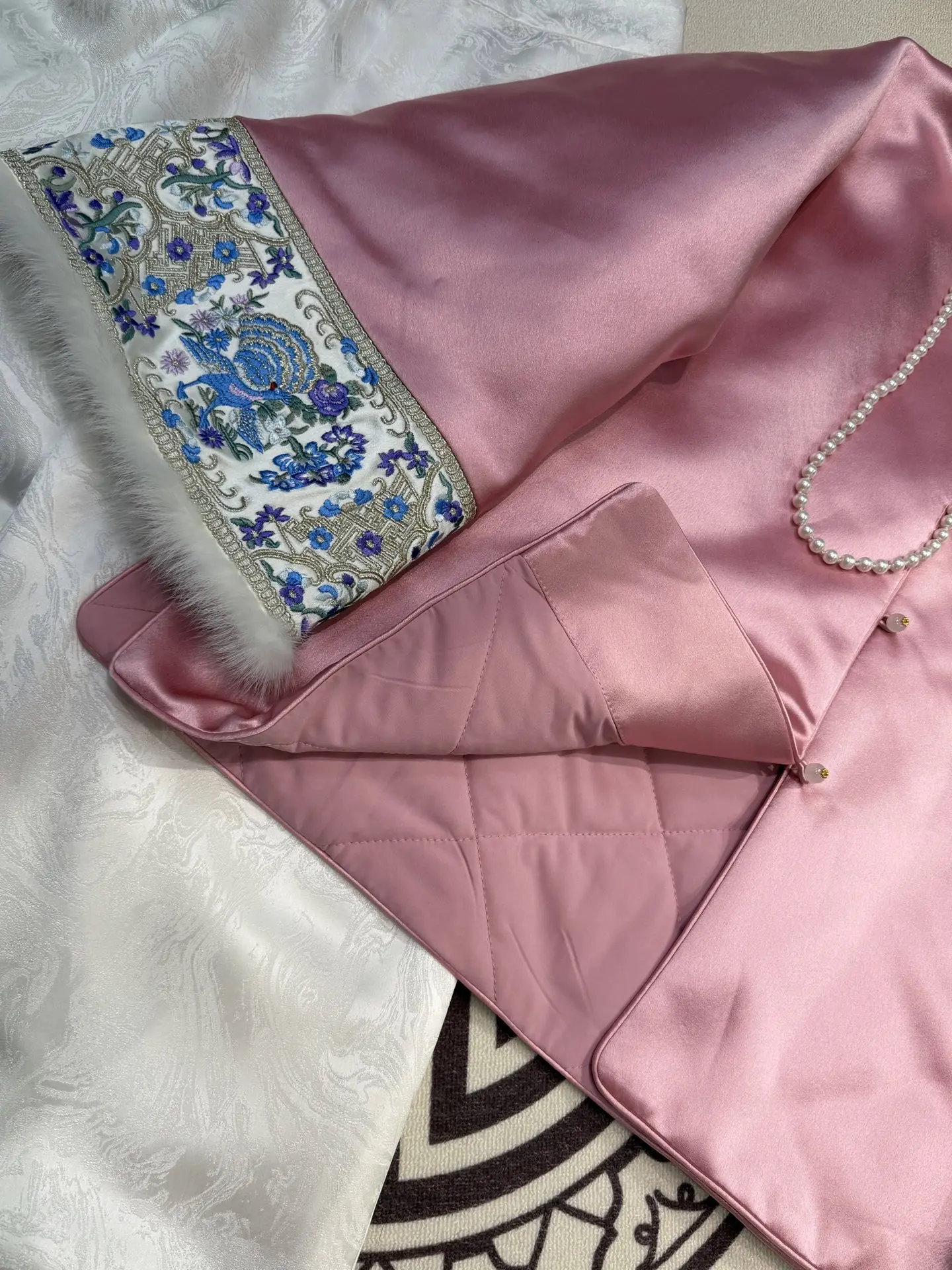 중국 스타일 산성 새틴 면 여성 겨울 고급 개인화 버튼 대형 사이즈 탕 의상...