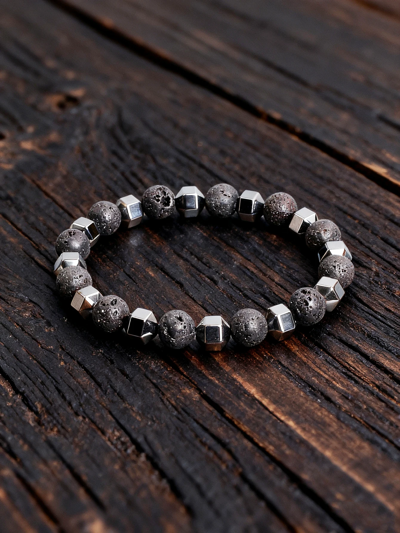 سوار من الحجر الطبيعي مع حجر لافا روك البركاني وخرز الهيماتيت الأوجه لحماية الحياة التأريض والشجاعة والمجوهرات