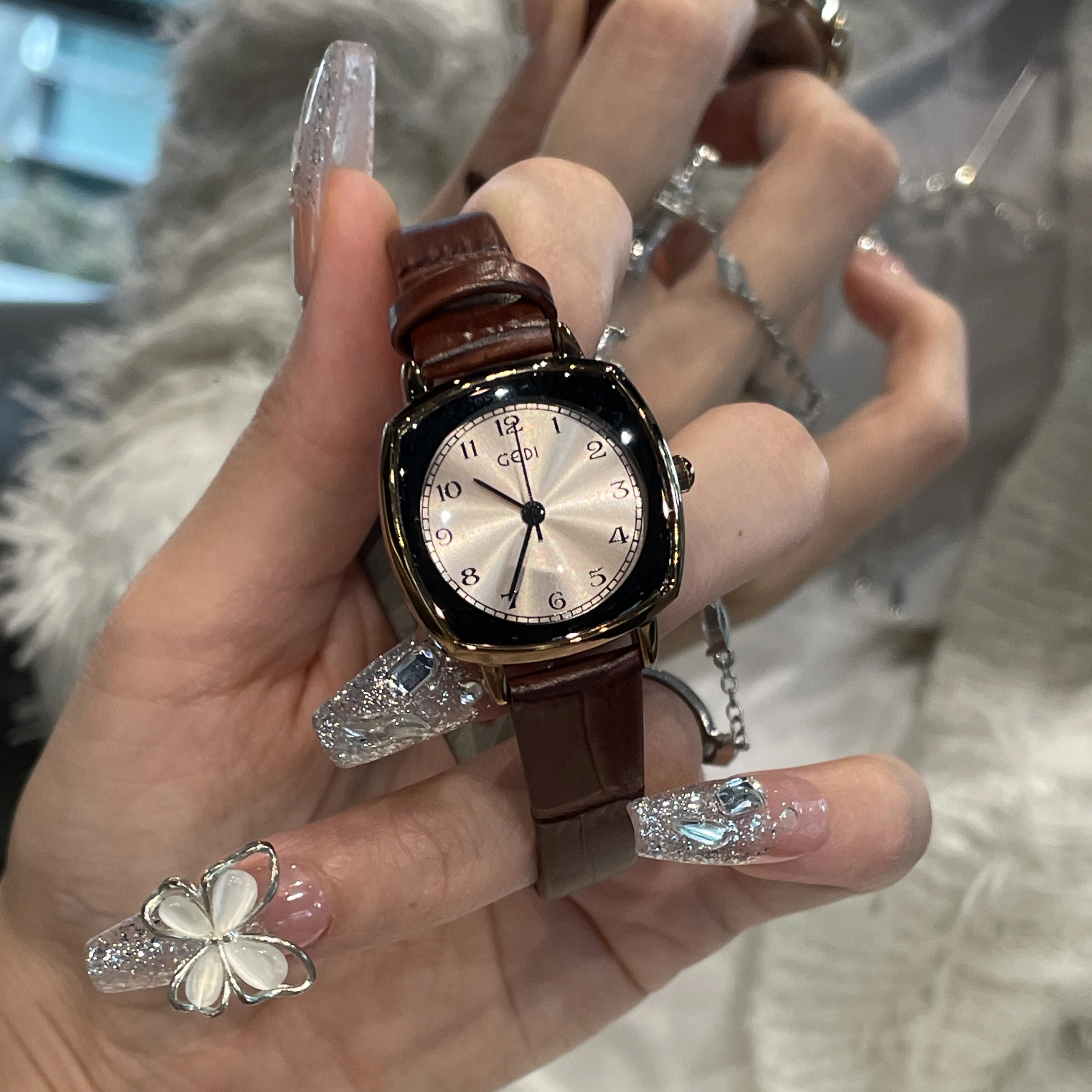 elegante-orologio-da-donna-in-stile-cubo-di-zucchero-retro-stile-professionale-e-artistico-nuovo-orologio-di-marca-2026-accessori-da-donna