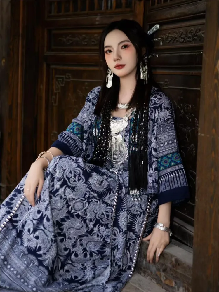 

Ethnic clothing women's batik series strapless coat ribbon skirt travel and outing photography