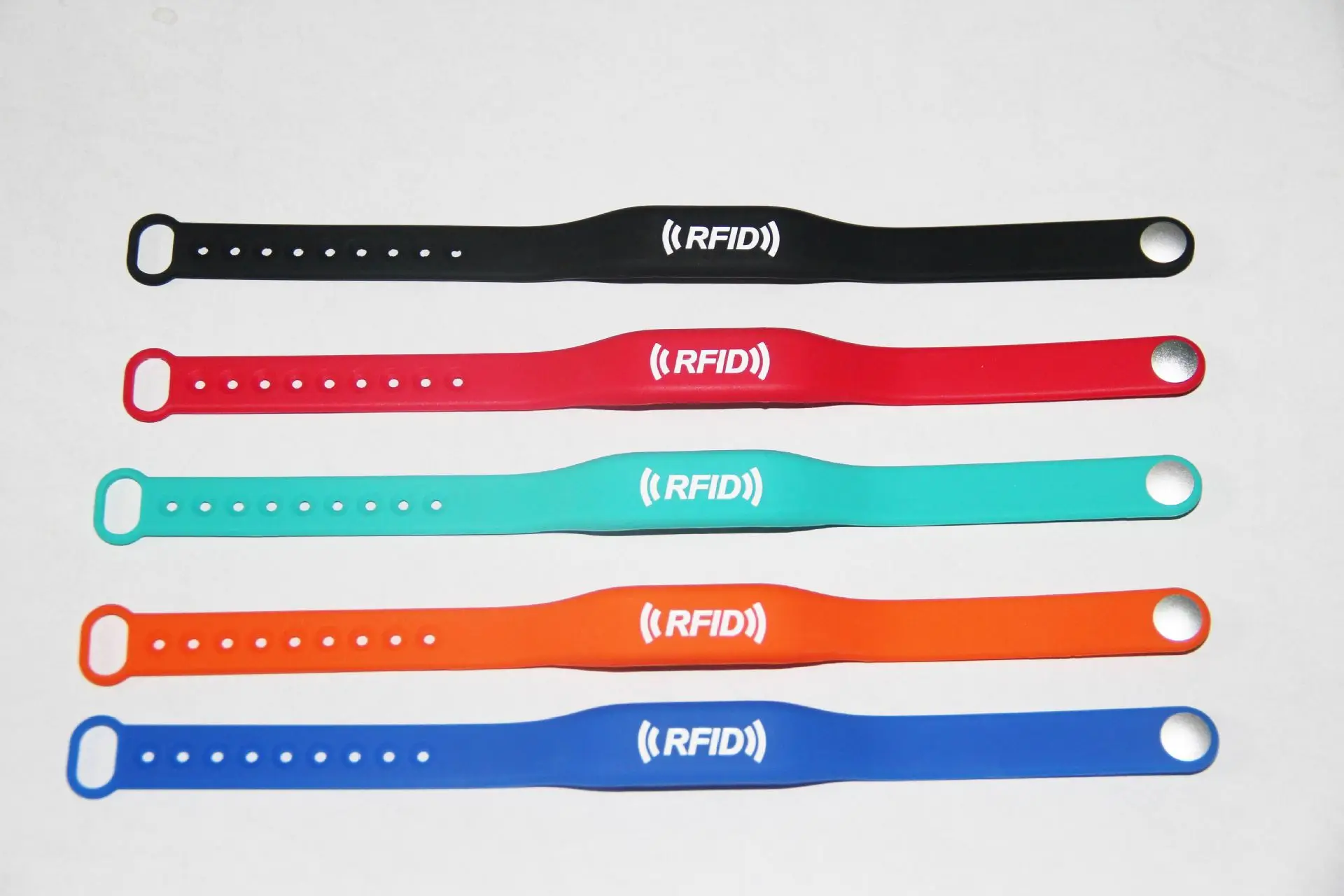 

Silicone RFID IC 13.56mhz waterproof Wristband Bracelet is available for custom printing