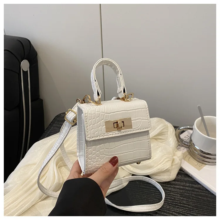 Trendige Geprägte Mini-Damen-Umhängetasche mit Goldverschluss Schultertaschen Abnehmbarer Riemen Henkeltasche Niedliche Crossbody-Handtasche – Detail 12