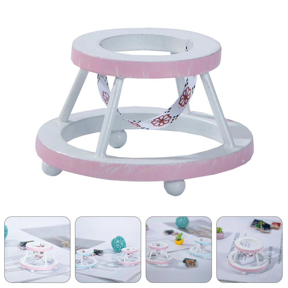 เครื่องประดับ Baby Walker House ตกแต่งบ้านไม้ Miniature เฟอร์นิเจอร์ห้องเด็กสีชมพู