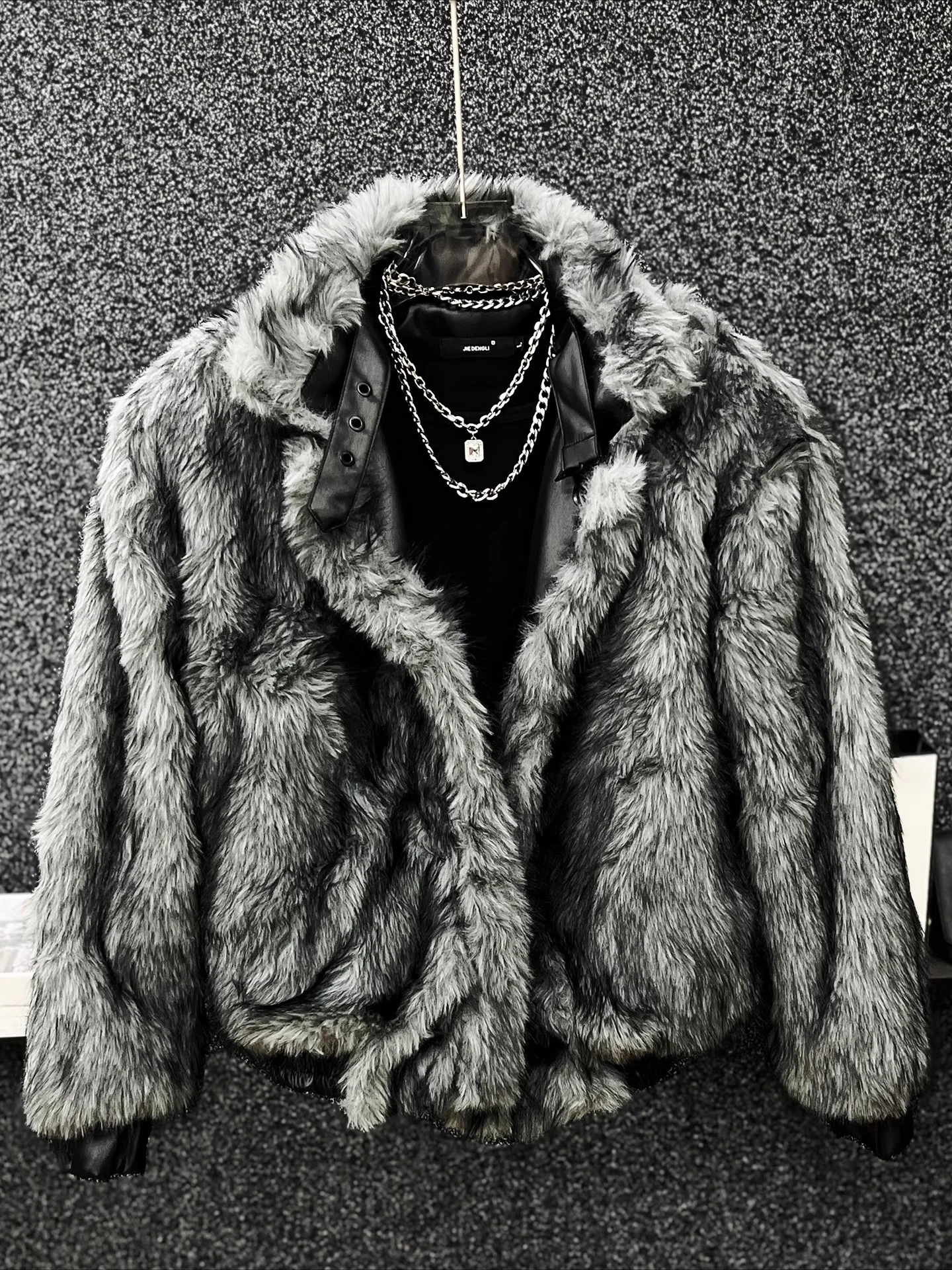 الراقية فو الفراء طوق سميكة السترات الرجال 2025 شتاء جديد على الوجهين ارتداء فو سترات من الفرو الذكور وسيم معاطف بسيطة