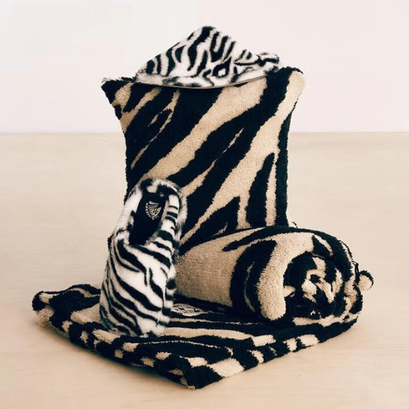

Pillow blanket, car cushion blanket, nap blanket