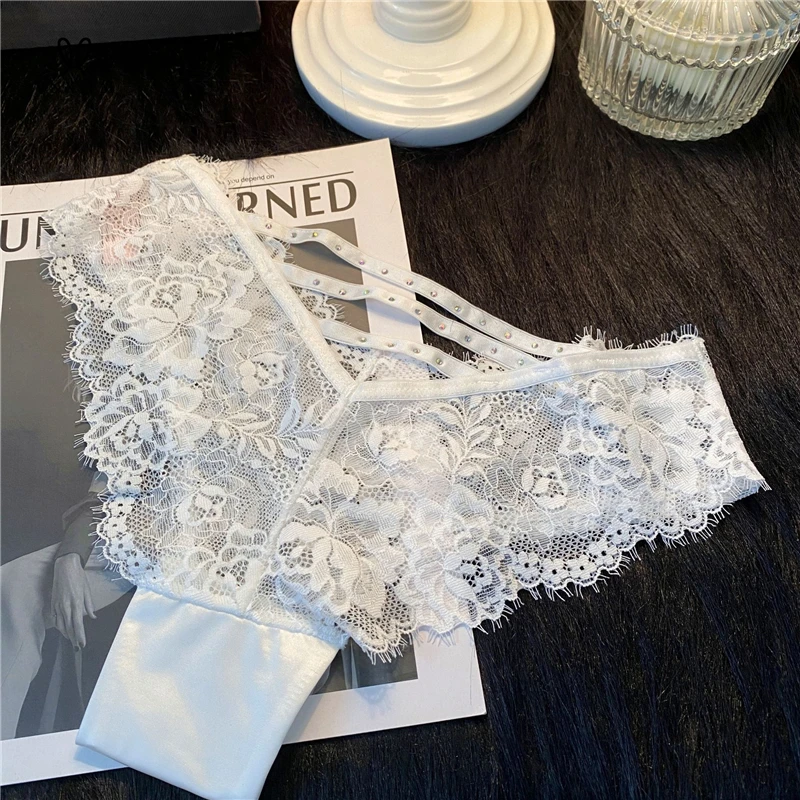 New Sweet Design Low Waist No Mark Women\'s Underwear Flower Eyelash Lace Briefs Women\'s Satin Thin Belt Hollow Beaded T-Pants