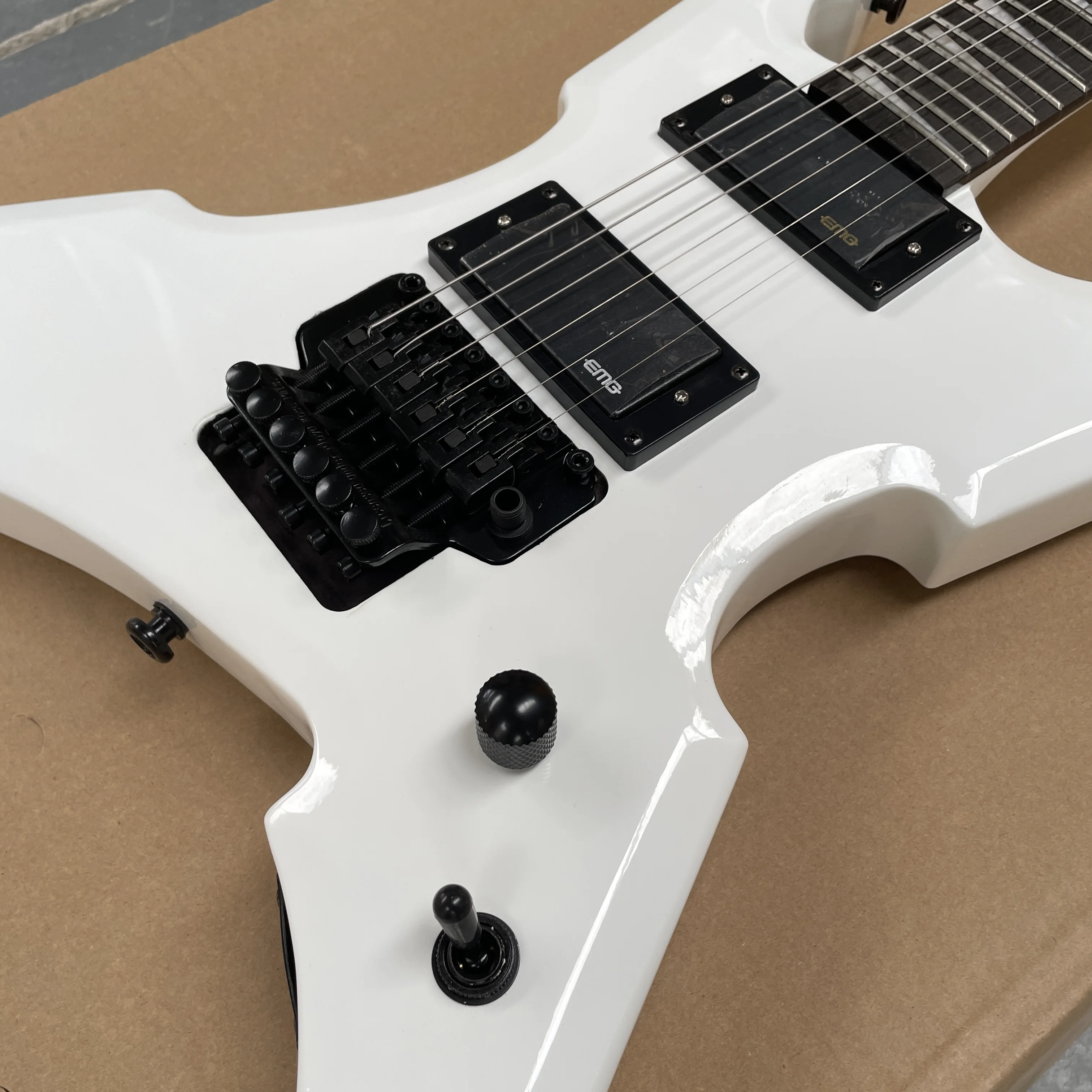 White 6-string electric guitar with HH pickups, single volume control knob guitars,professional speed-picking electric guitarra