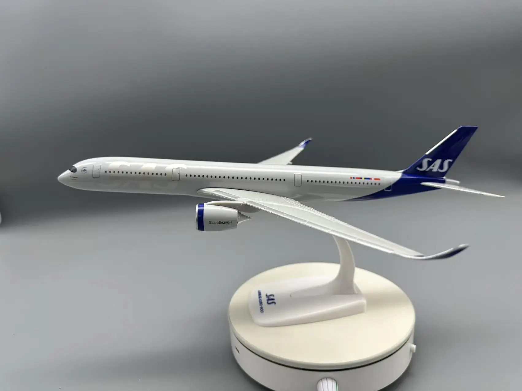 

New 1/200 Scale Plane A350-900 SAS Airline Aircraft Diecast Resin Assemble Model Airplane With Base Collection Decoration Gifts