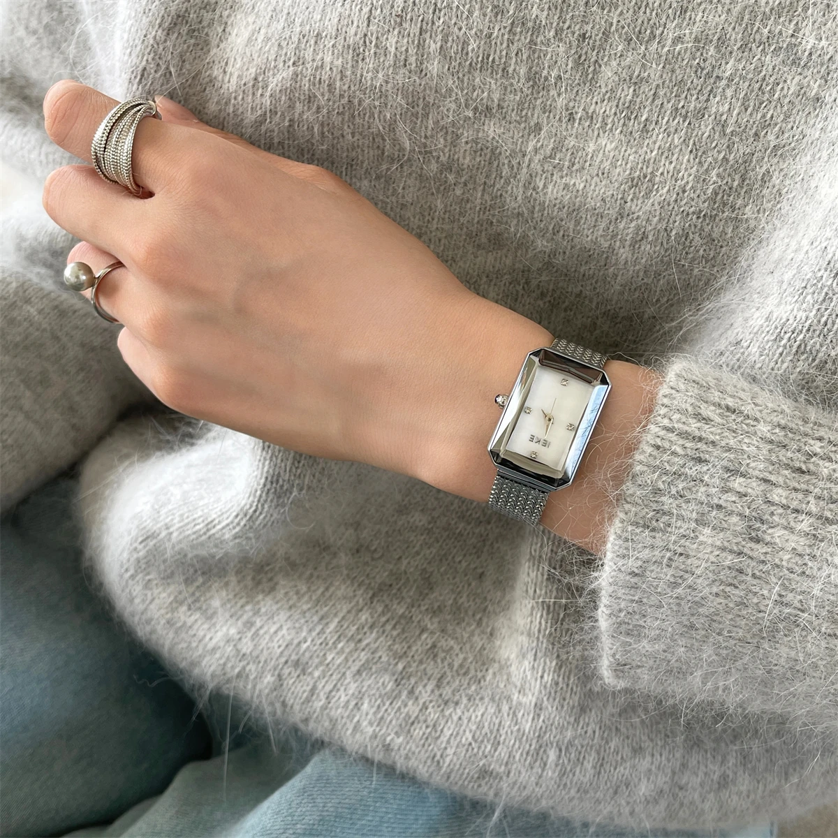 2025 New Woman Watch Simple Silver Quartz Wristwatch Steel Mesh Belt Small Square Dial Gold Luxury Vintage Watch for Women Gift