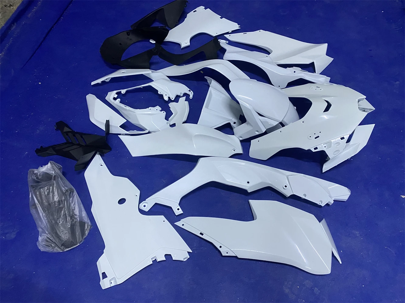 Motorcycle fairing suitable for ZX-10R 21 22 23 years -10R 2021 2022 2023 fairing not painted not sprayed