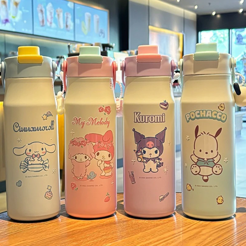

Sanrio Anime Peripherals 730ML Thermos Straw Cup Large Capacity Water Bottle for School Work Outdoor Sports Daily Use Gift