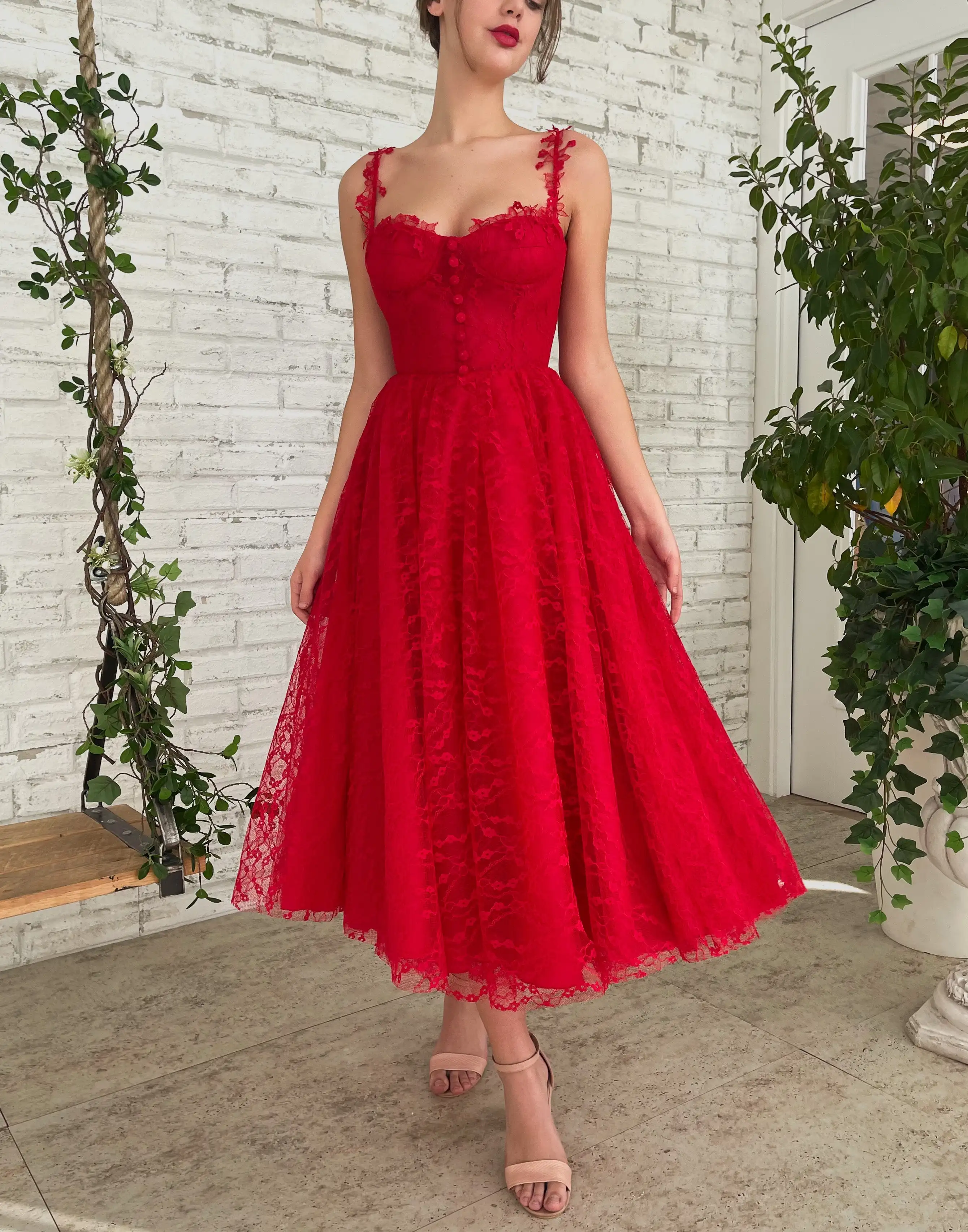 

Lace Spaghetti Straps Tea-Length Prom Dresses A-line Appliques Elegant Ruffles Formal Evening Dress Classy Christmas Party Gowns