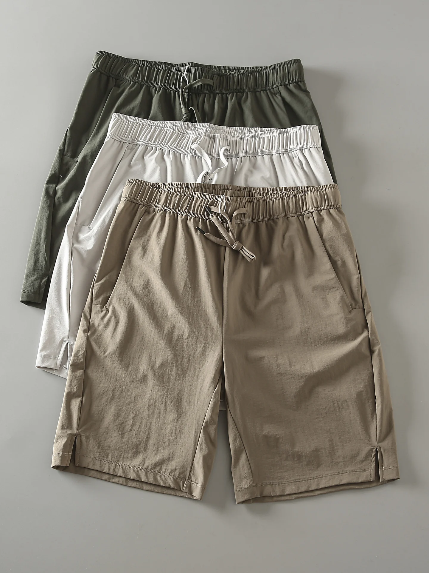 

Мужские летние дышащие шорты с лазерной перфорацией, эластичные, повседневные, спортивные, быстросохнущие, с разрезами, прямого кроя