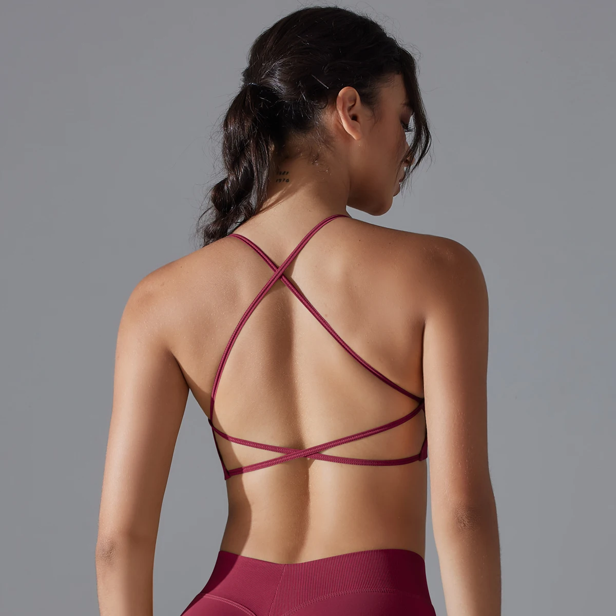 Anti-sweat Fitness Seamless Yoga Bra Sports Bra Shock-absorbing Cross Shoulder Straps Sexy Breathable Quick Drying Sport Brassie
