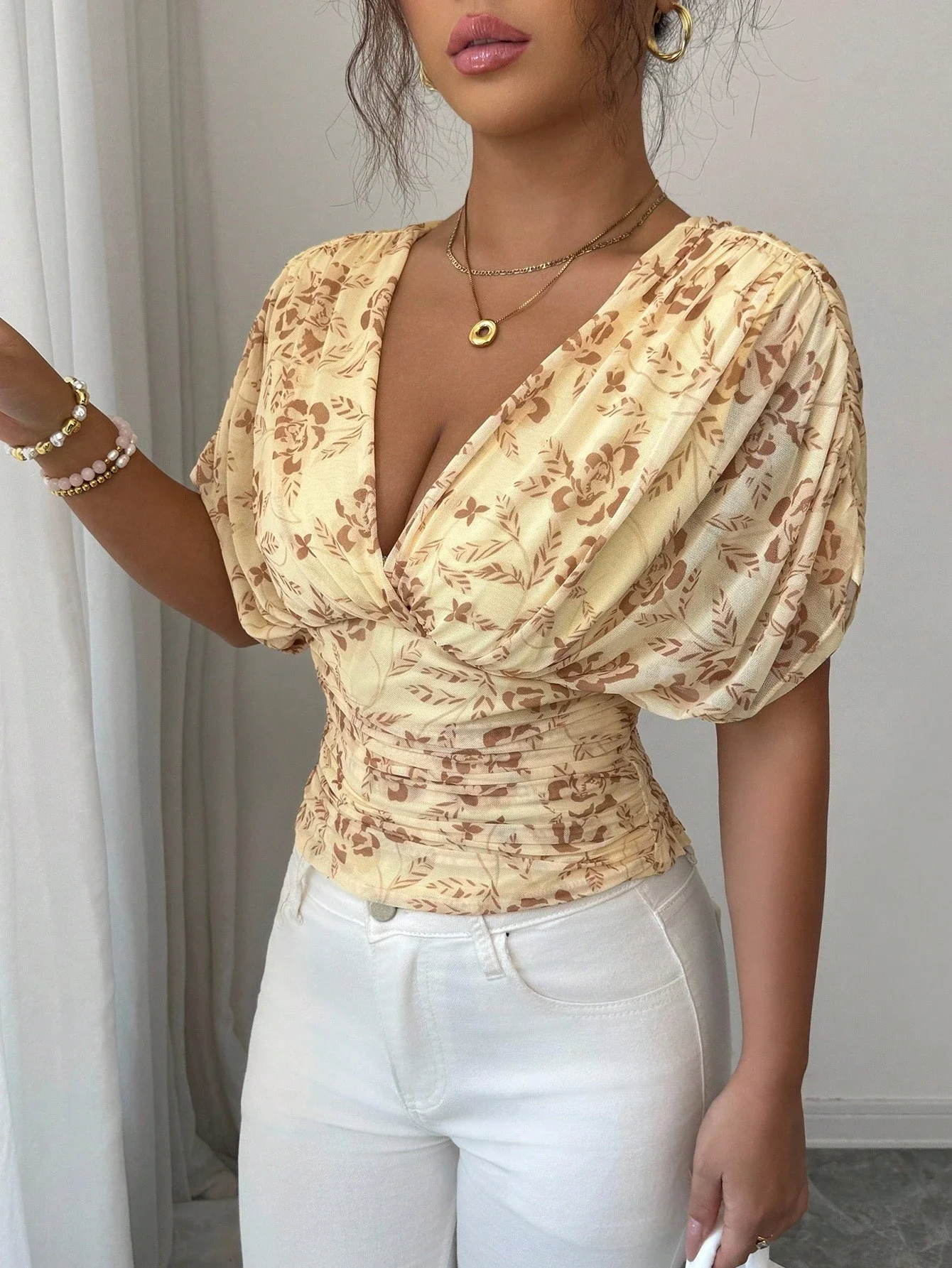 

Women Floral Print Bat Sleeve Pleated Waist V-Neck Blouse