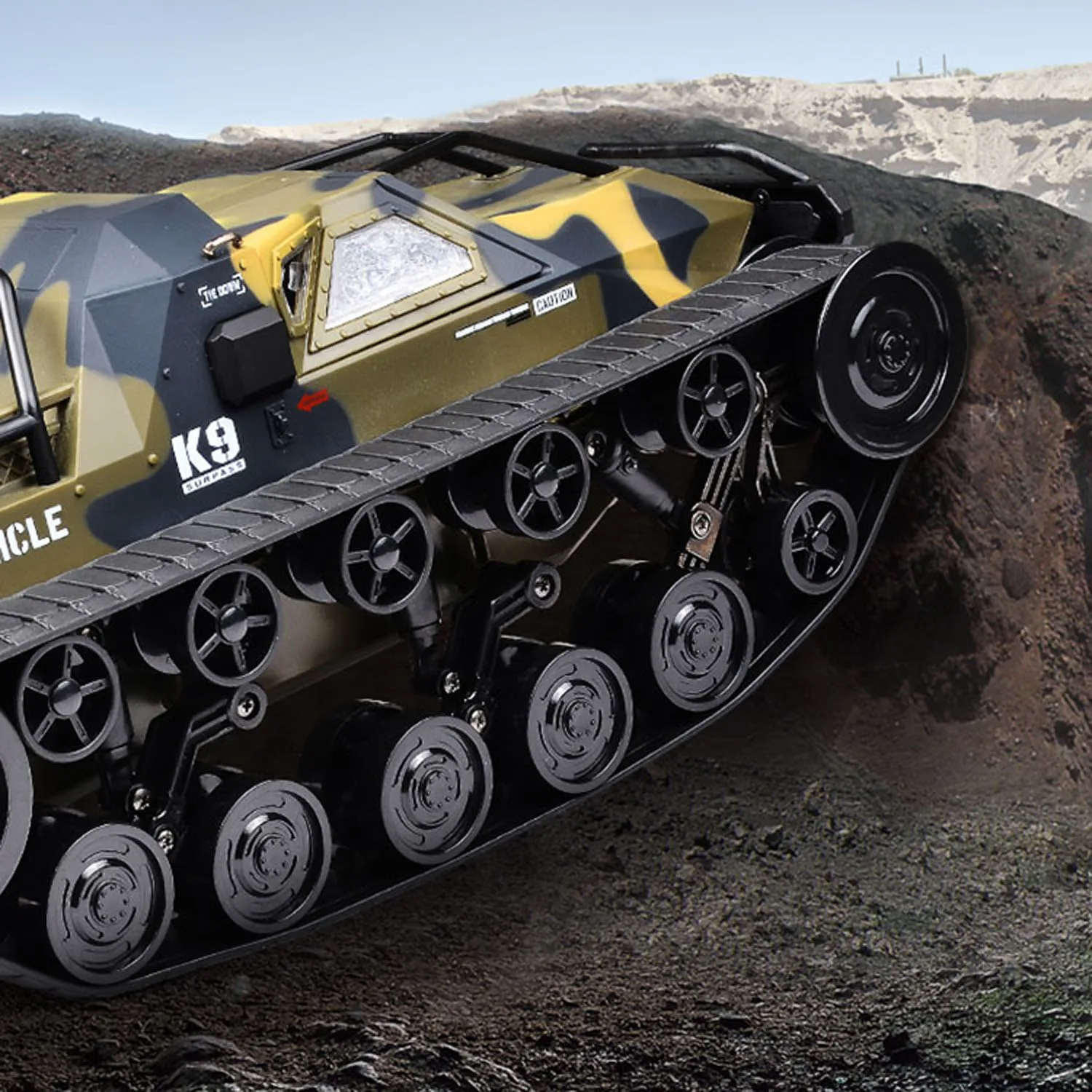 รถบังคับวิทยุ JJRC C8812 MAX แบบตีนตะขาบ ขับเคลื่อนบนพื้นผิวขรุขระ  รถดริฟท์ หมุนได้ 360 องศา °   ไฟหมุน ประตูเปิดได้ กล่องเกียร์แบบไหลสองทาง