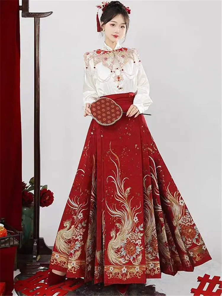 

Heavy-duty embroidered cloud shoulder engagement Hanfu for women Ming Dynasty-style gold-threaded horse-face skirt wedding dress