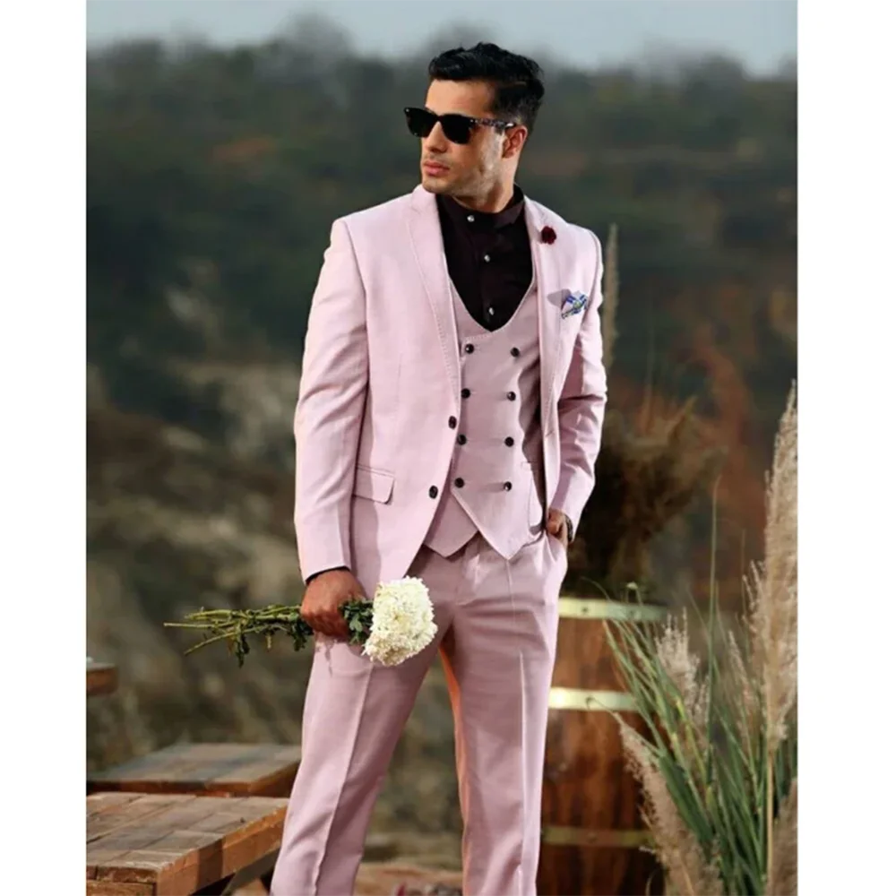 

2024 Handsome Pink Men Suit 3 Piece Jacket Pants Vest Single Breasted Peak Lapel Formal Wedding Groom Business Trajes Para Homb