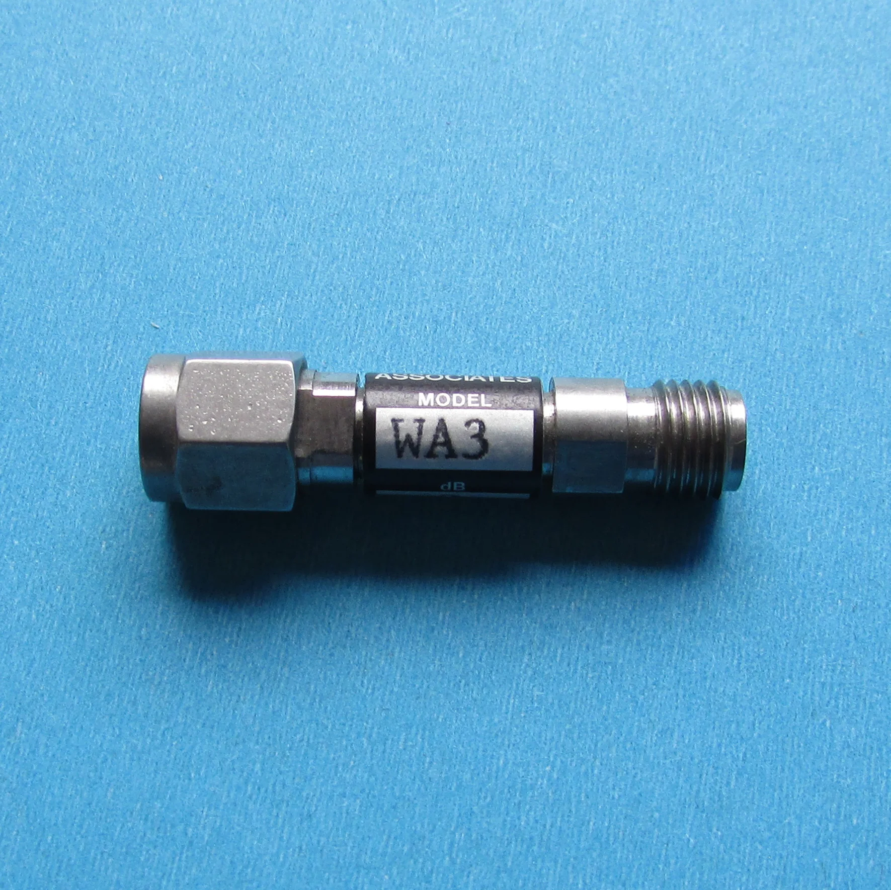 

DC-12.4GHz 3dB 2W SMA Coaxial Fixed Attenuator