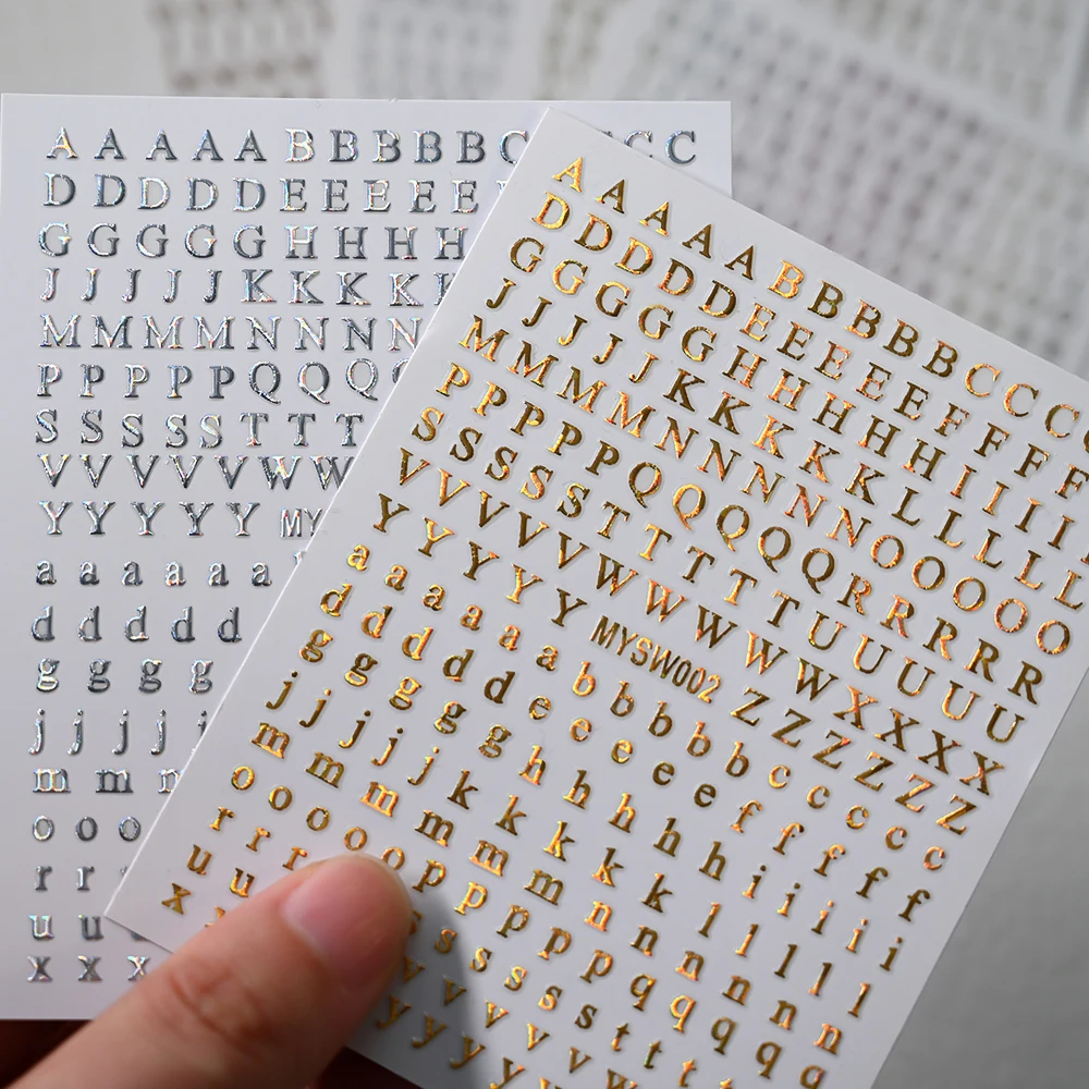 2 個小さな 26 アルファベットネイルステッカー 3D ブラックゴールドシルバーレーザーローマ英語文字粘着デカール 8*10 センチメートルマニキュア DIY スライダー