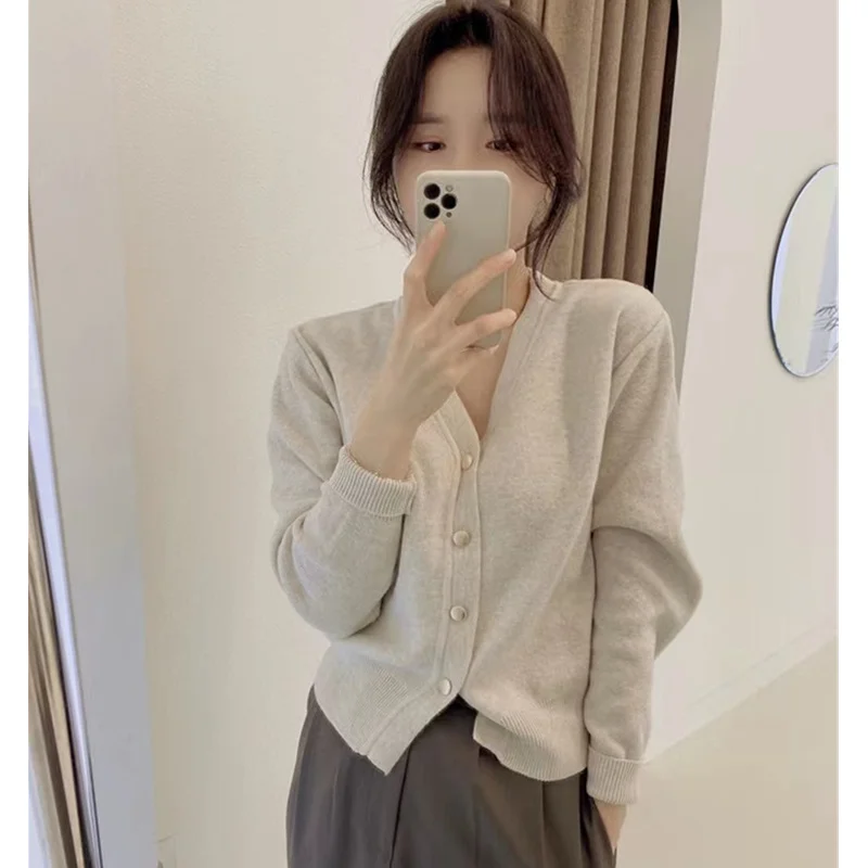 

Cashmere knit cardigan feminine V-neck sweater jacket spring and autumn loose top Korean version of the sweater outside