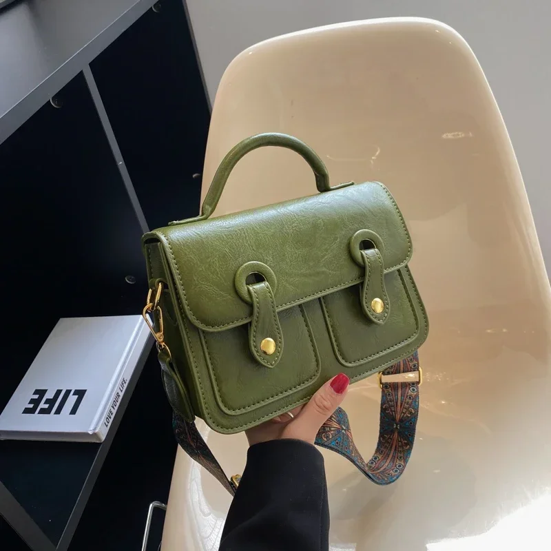 

Усовершенствованная маленькая квадратная сумка через плечо из искусственной кожи в стиле ретро для женщин 2024 модная популярная сумка через плечо Новая универсальная сумка с широким ремешком