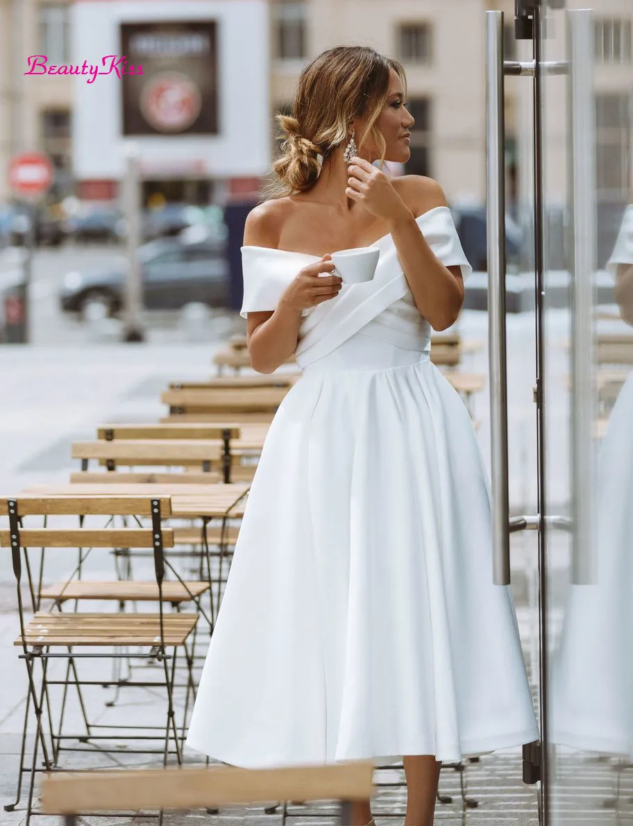 Simples vestido de casamento de chá-comprimento fora do ombro branco marfim cetim a linha curto vestidos de noiva praia voltar laço vestidos de casamento