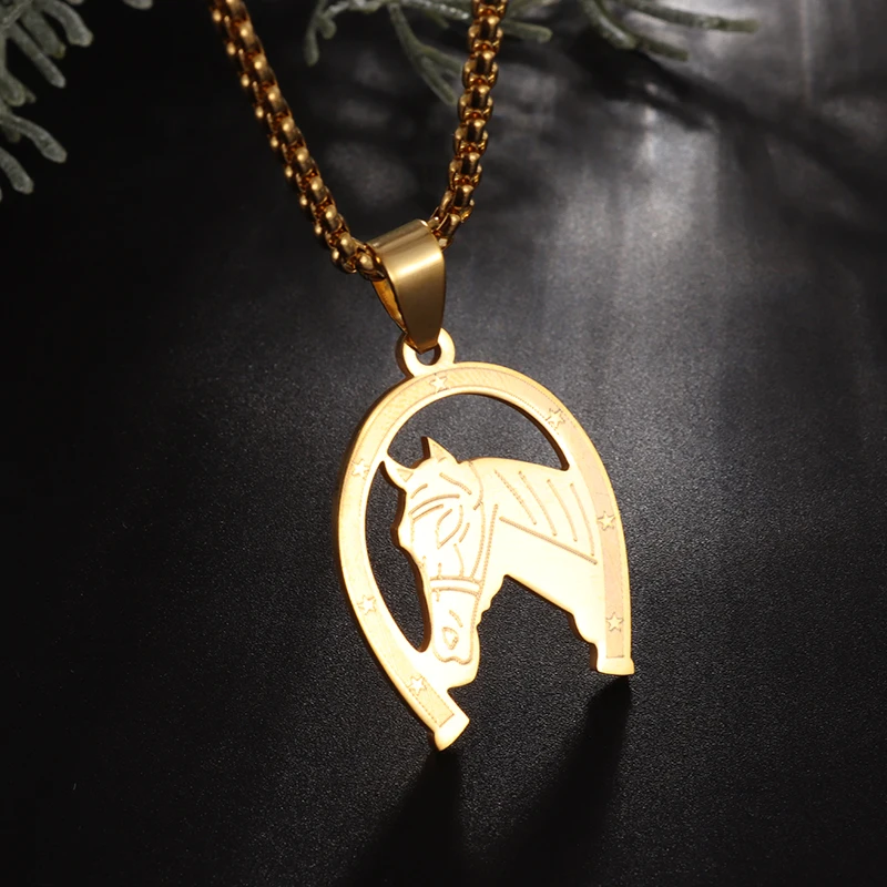 Stainless Steel Horseshoe Horse Head Animal Pendant Necklace Men and Women Glamor Trend Hip Hop Jewelry Anniversary Gift