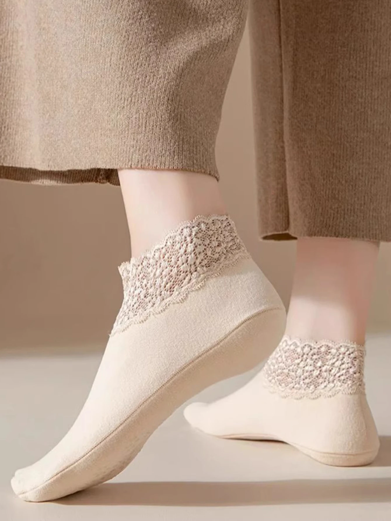 Calzini termici da donna a tubo basso in pizzo Calzini da pavimento per la casa caldi e spessi vintage carini e spessi Calzini antiscivolo per l'autunno inverno