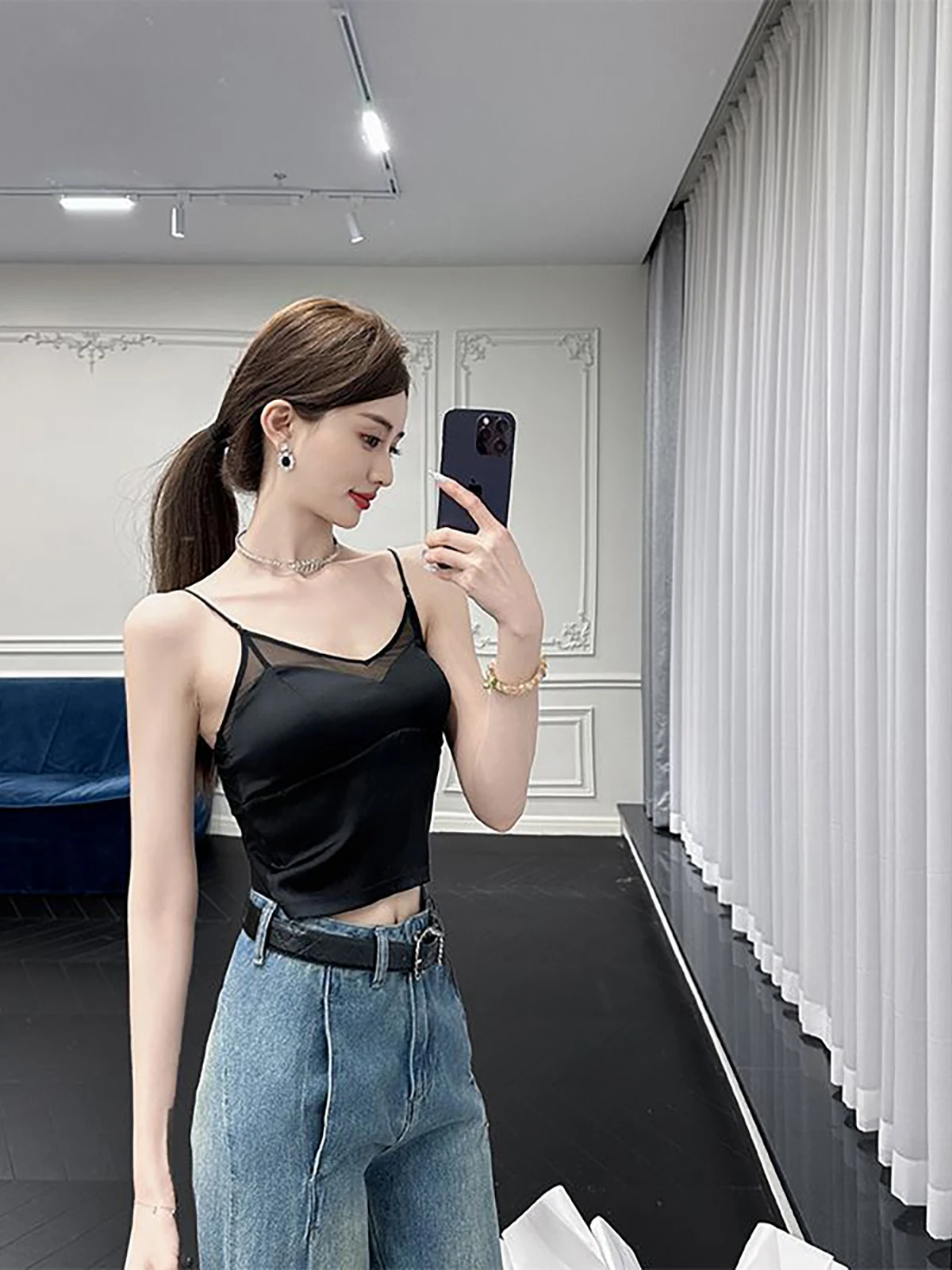 

Sexy Silk Satin Ribbon Chest Pad Strap Women's Vest Top with Elastici 6 Momme V-ne Inner Wear for Young Women