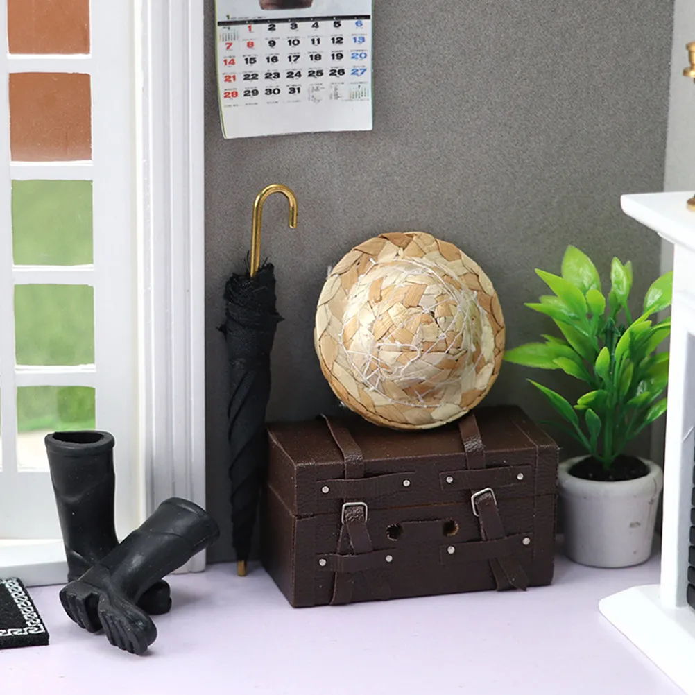 

Набор миниатюрных предметов: чемодан, обувь, зонт. Реалистичные модели для детских творческих игр, настольного декора, украшения для кашпо.