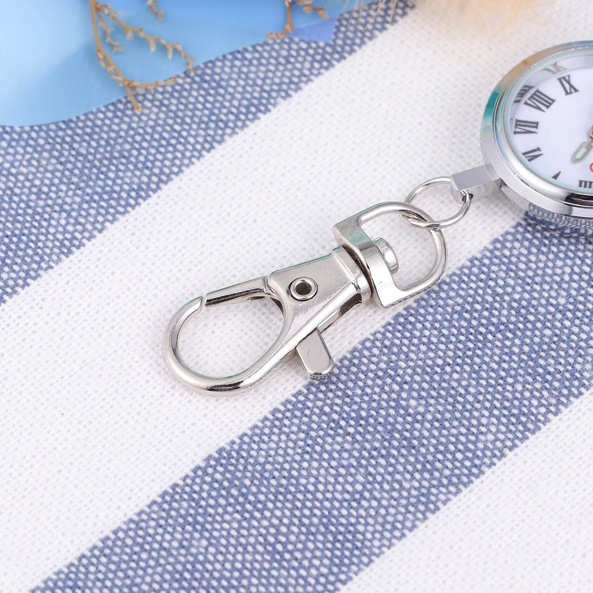 

Big Dial Keychain Pocket Watch Quartz Luminous Needles Large Number Classical Roman Numerals Couples Watch Ideal Gift for Family