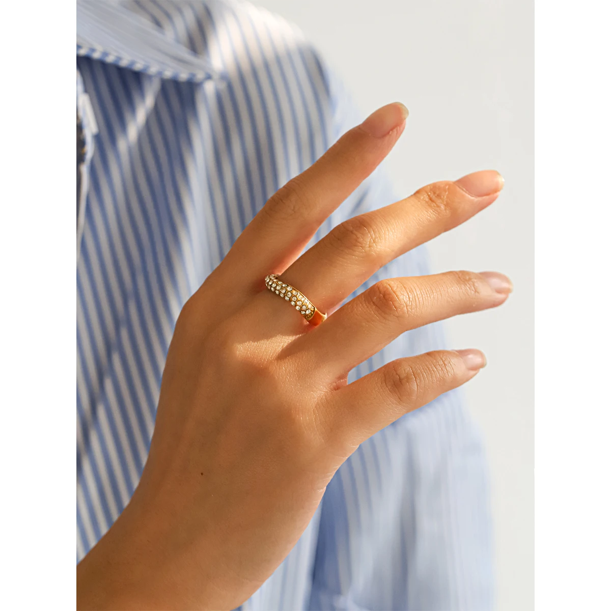 

Stainless Steel 18K Gold Plated Curved Paved Zircon CZ Ring Waterproof Hypoallergenic No Fade for Women Daily Office Party Gift