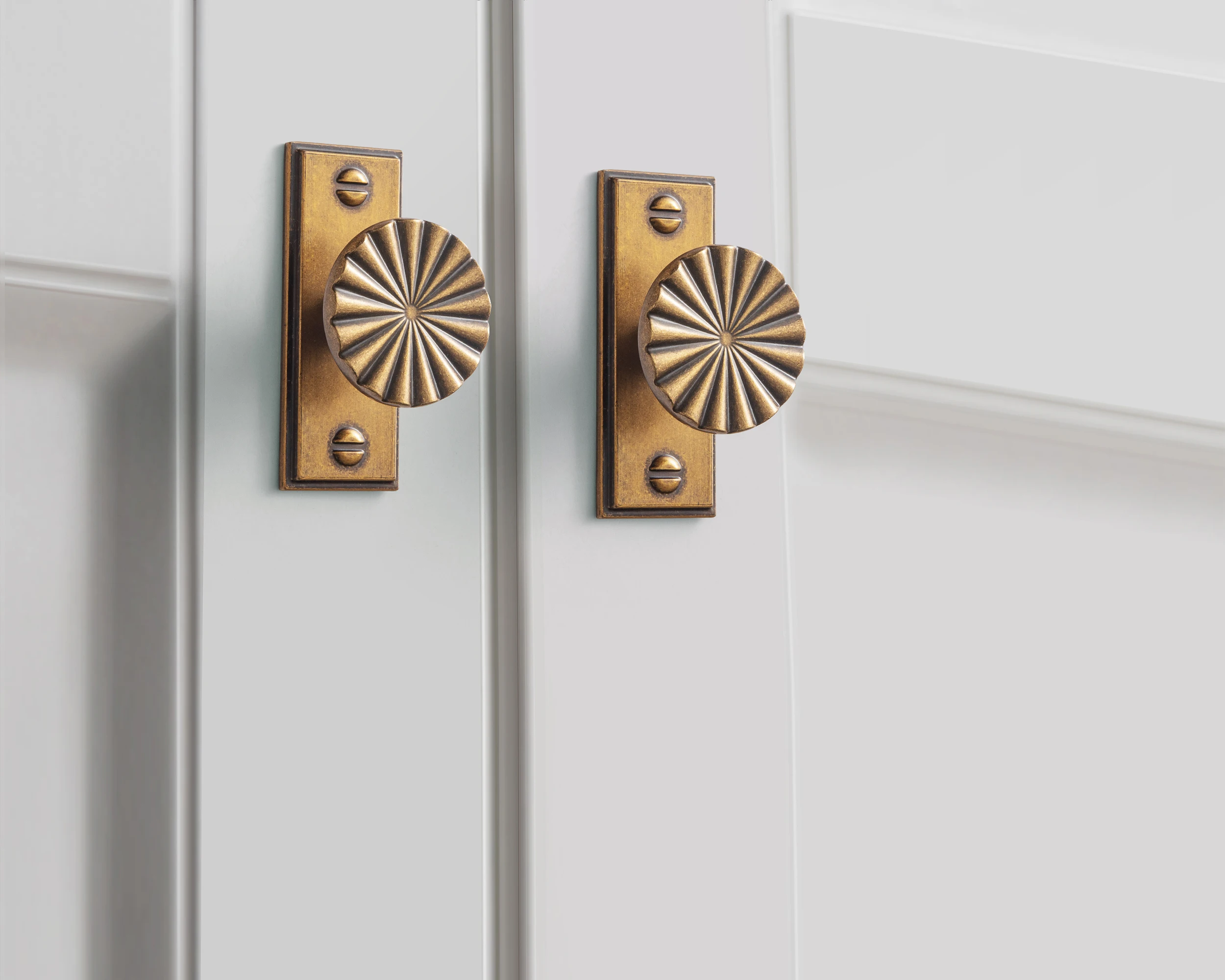 Goo-Ki 1.5'(38mm) Dia Antique Brass Cabinet Knob with Classic Square Backplate, Zinc Alloy Flower Design Drawer Knobs,Retro Style,6 Pack