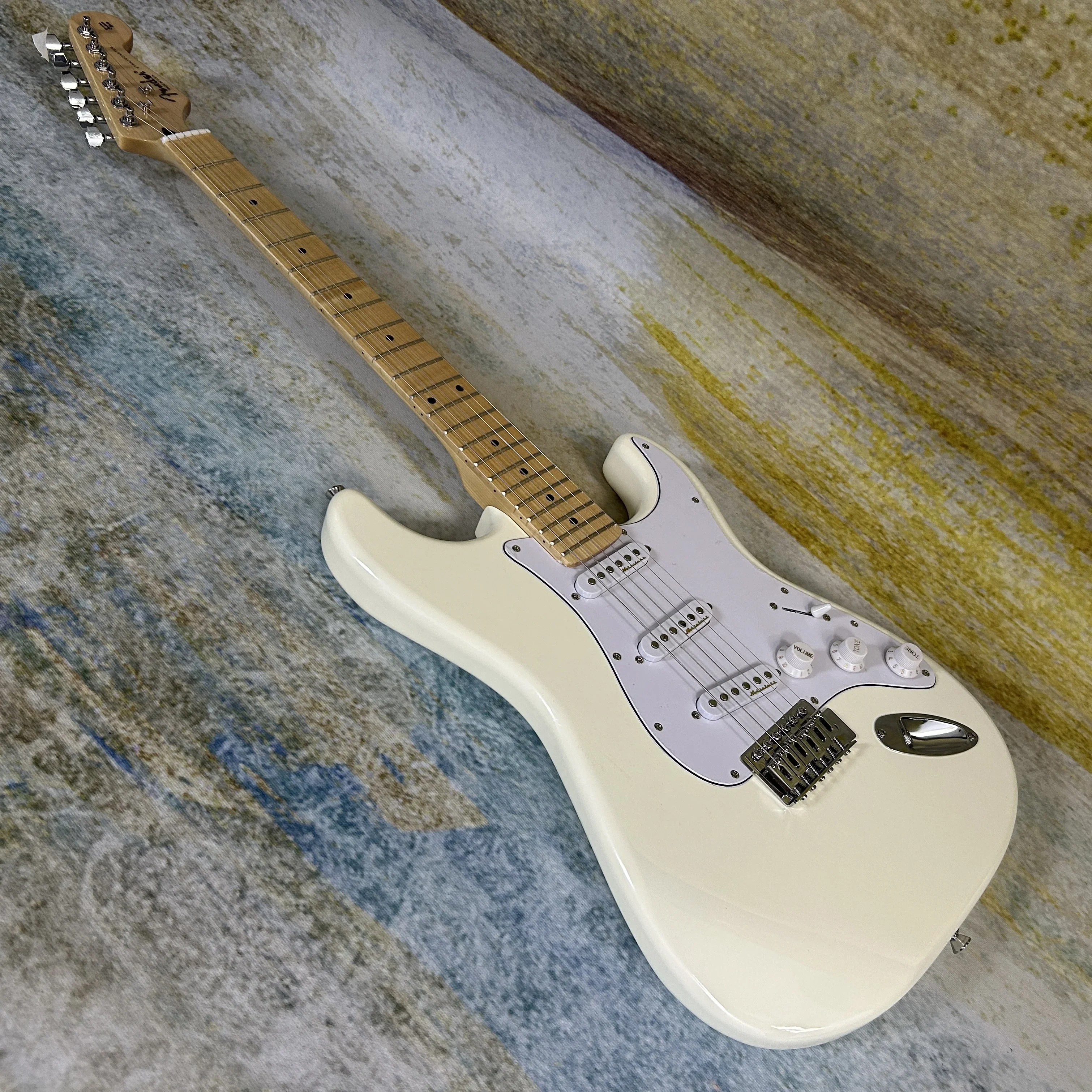 Sale High Quality Electric Guitar Creamy Body Maple Neck and Fingerboard Chrome Hardwareoard High Quality Guitarra Free Shipping