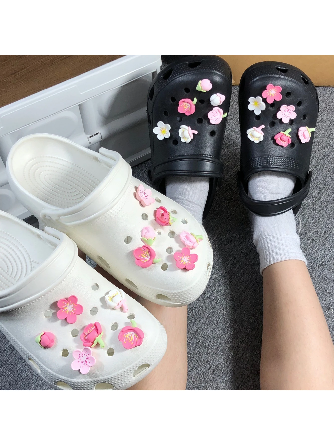 Juego de decoración de zapatos con flor de cerezo degradada de 12/24 piezas, rosa-blanco, ABS duradero con rosa, extraíble