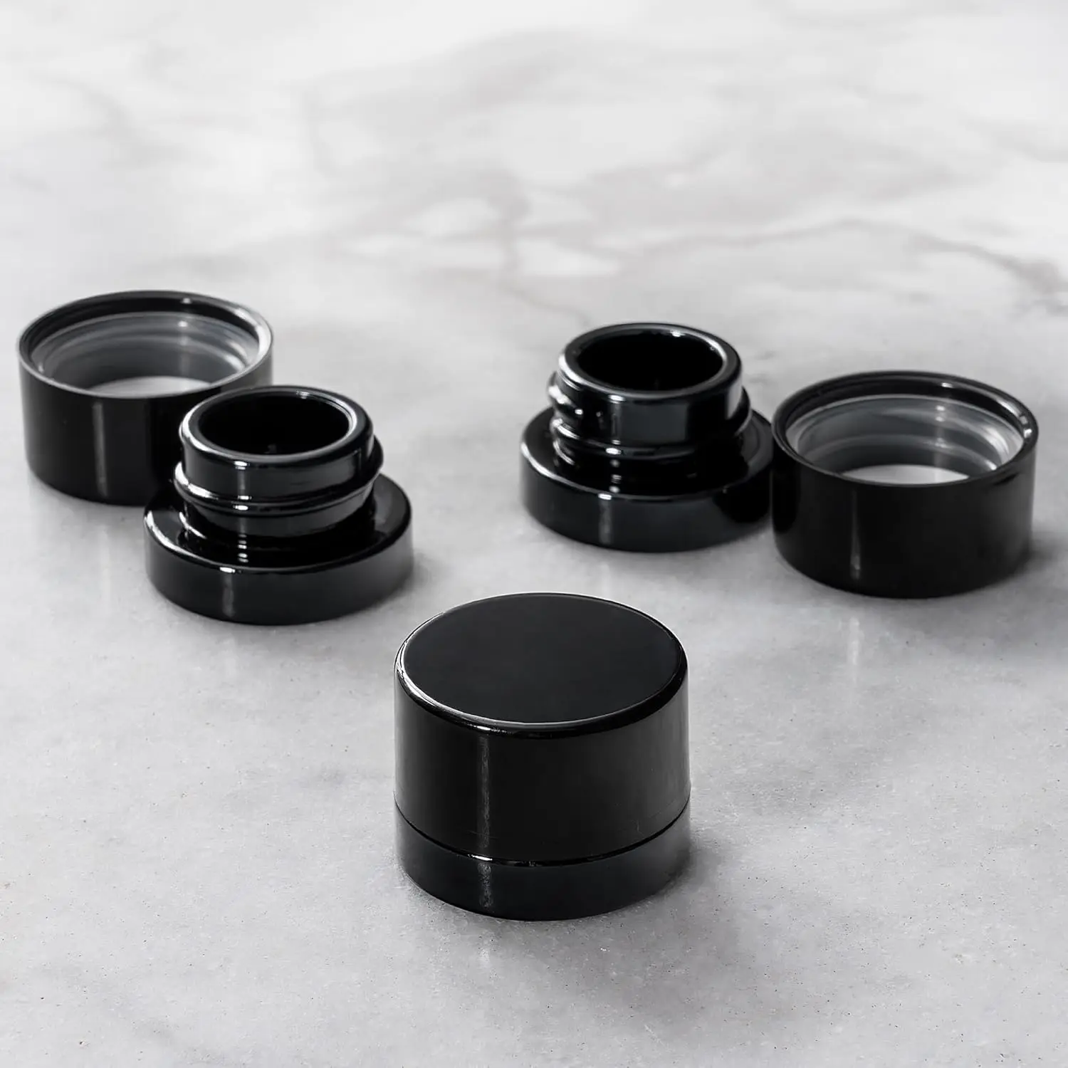 Frascos de vidrio negro de 5 ml de espesor con tapas resistentes a los niños - Resistente a los rayos UV - Almacenamiento para aceite, cera, cosméticos Mini contenedor a prueba de niños