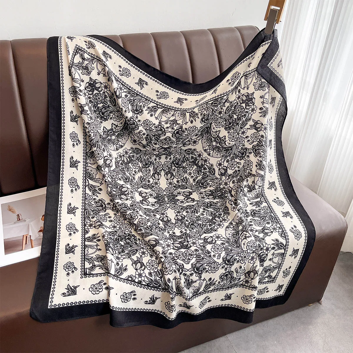 90*90cm Retro bedruckter quadratischer Schal, Damen-Bandanas, Schals, Sommer-Reise-Schal, Wickeltücher, eleganter Hijab, Halstuch – Detail 6