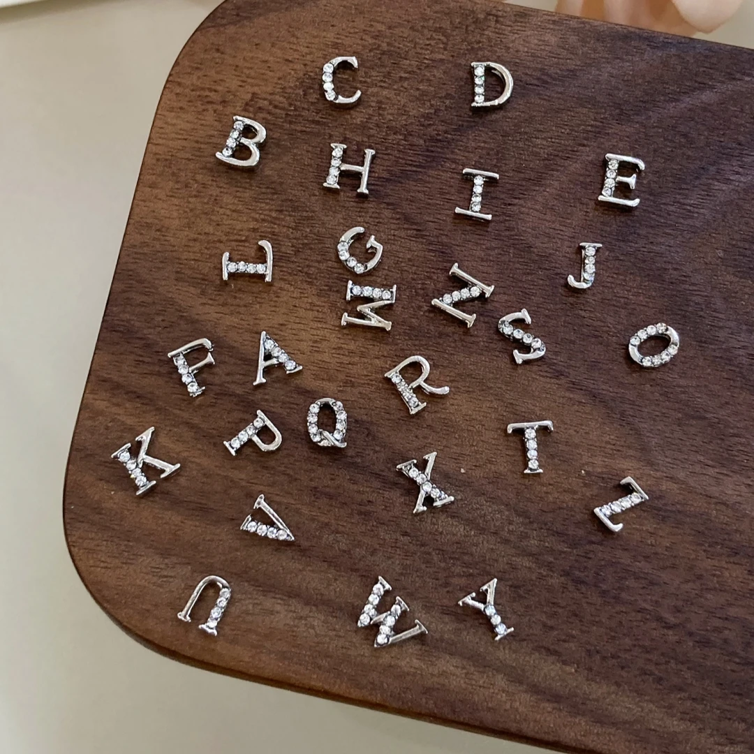 26 Stück/Packung im europäischen und amerikanischen Stil, Strass-Legierung, englischer Buchstabe, Nagelkunst-Dekoration, Y2K-Metall-Stil, DIY große Nagelkunst A