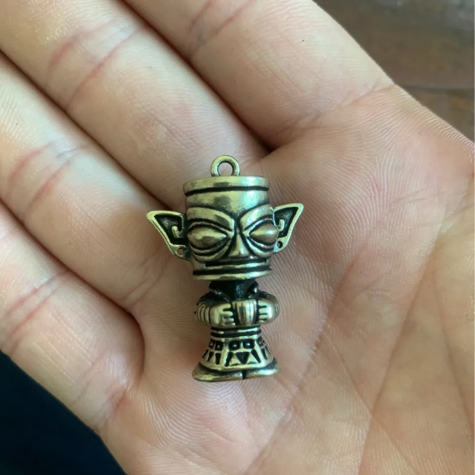 Vintage Pure Copper Ancient Shu Cultural And Creative Sanxingdui Cultural Decoration Keychain