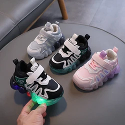 2024 nuove scarpe luminose per bambini a LED sneakers luminose per bambini ragazzi ragazze illuminazione scarpe da corsa sneakers piatte in rete traspirante per bambini