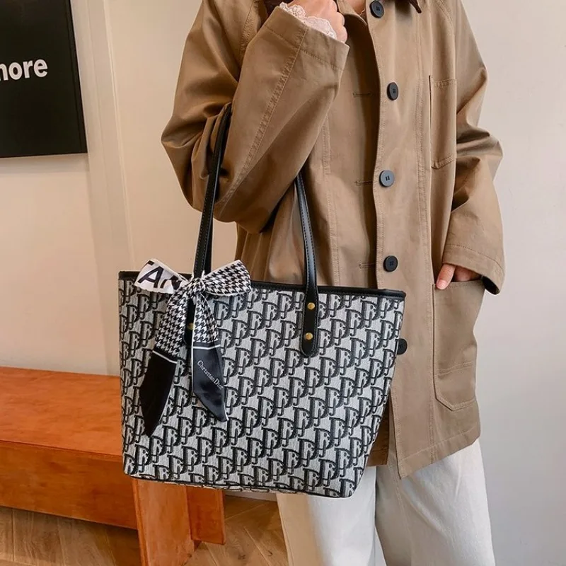 

High-End Vintage Diaper Bag Women Crossbody Messenger Bag Luxury Designer Handbag Minimalist Elegant Large Leather Tote Bag