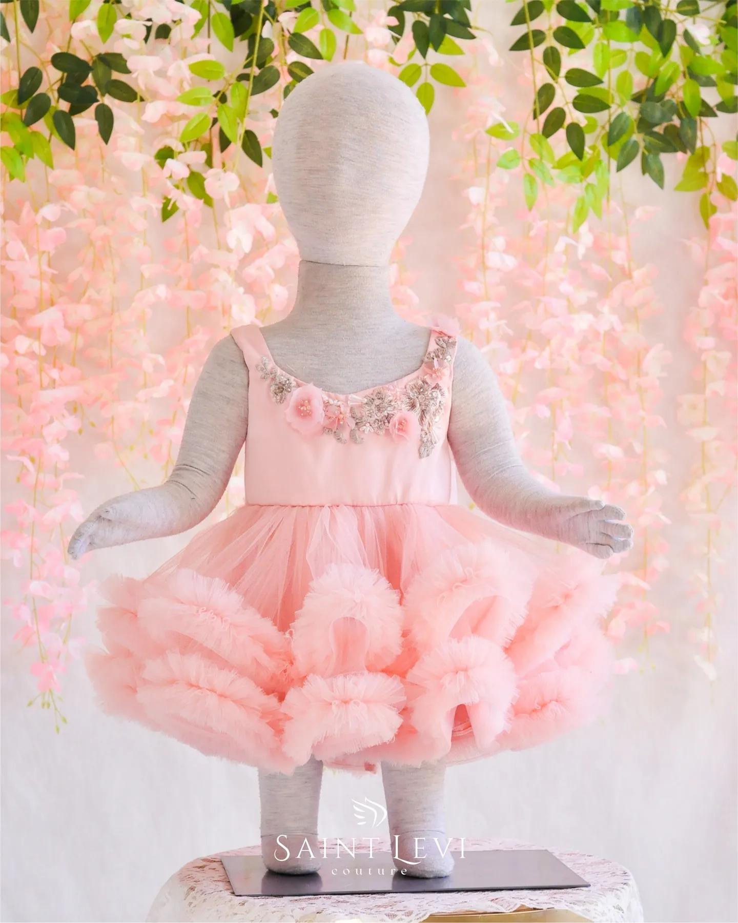 

Graceful Pink Flower Girl Dresses Appliqued Beads Sleeveless Kids Birthday Party Gowns with Bow Tiered Ruffles Children Dresses